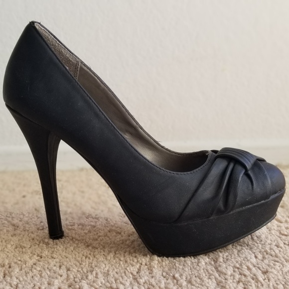 Qupid Black Closed-Toed Heels size 8.5 - Picture 2 of 6